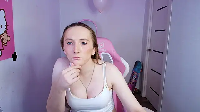 Snapshot of Vi_Luxy chatting on 02-25-26, 02:01 Vi Luxy online show from 02-25-26, 02:01