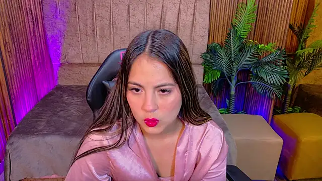 Snapshot of juanita_tay chatting on 07-15-26, 11:39 juanita tay online show from 07-15-26, 11:39