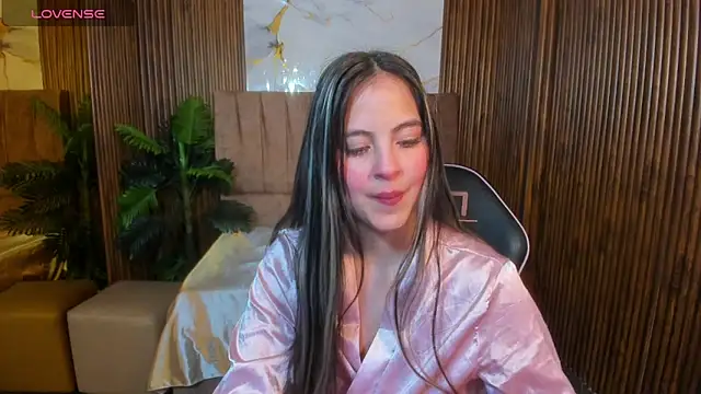 Snapshot of juanita_tay chatting on 04-26-26, 11:40 juanita tay online show from 04-26-26, 11:40