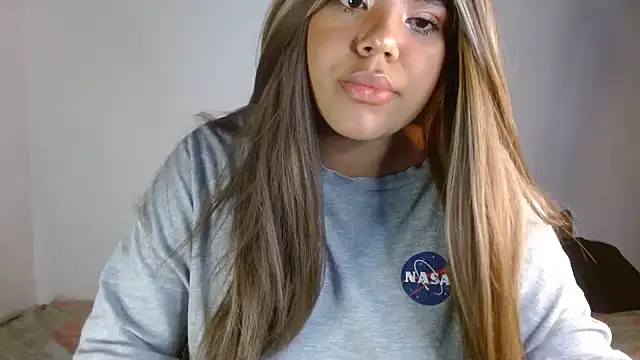 Snapshot of samantha-pettie chatting on 10-01-25, 10:24 samantha-pettie online show from 10-01-25, 10:24