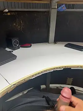 Snapshot of Ricomty chatting on 11-24-25, 11:49 Ricomty online show from 11-24-25, 11:49