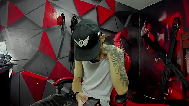 Snapshot of StraightBoy_Nick chatting on 09-21-25, 05:45 StraightBoy Nick online show from 09-21-25, 05:45