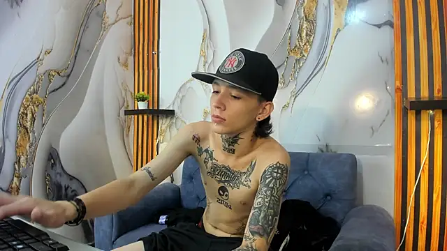 Snapshot of StraightBoy_Nick chatting on 10-07-25, 06:25 StraightBoy Nick online show from 10-07-25, 06:25