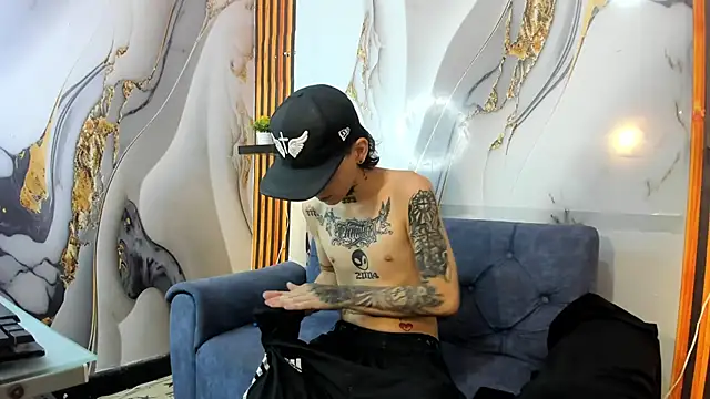 Snapshot of StraightBoy_Nick chatting on 10-10-25, 04:46 StraightBoy Nick online show from 10-10-25, 04:46