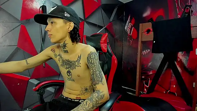 Snapshot of StraightBoy_Nick chatting on 10-15-25, 05:50 StraightBoy Nick online show from 10-15-25, 05:50