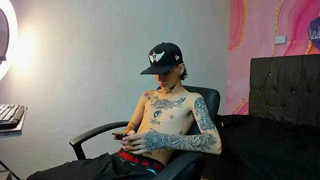 Snapshot of StraightBoy_Nick chatting on 10-02-25, 08:34 StraightBoy Nick online show from 10-02-25, 08:34