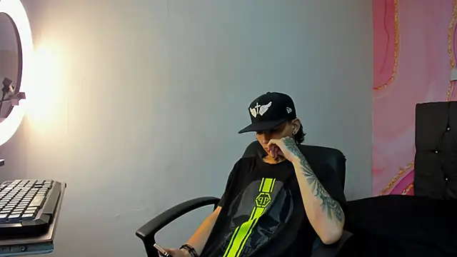 Snapshot of StraightBoy_Nick chatting on 10-08-25, 09:37 StraightBoy Nick online show from 10-08-25, 09:37