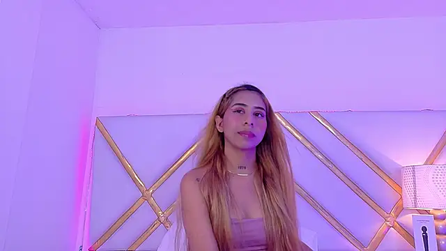 laila stilwiills online show from 10-07-25, 04:52