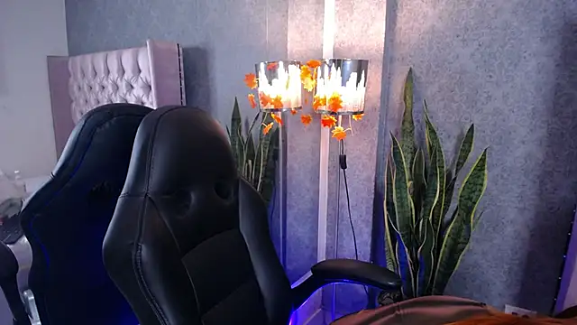 laila stilwiills online show from 03-20-26, 06:14