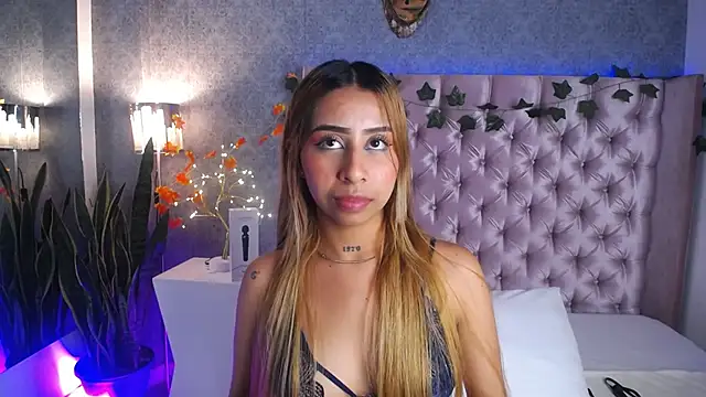 Snapshot of laila_stilwiills chatting on 11-04-25, 03:43 laila stilwiills online show from 11-04-25, 03:43