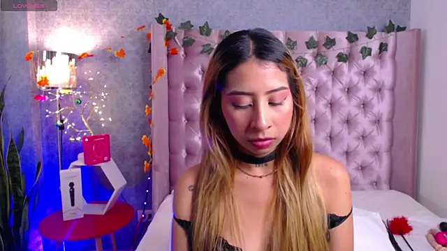 Snapshot of laila_stilwiills chatting on 12-14-25, 01:12 laila stilwiills online show from 12-14-25, 01:12