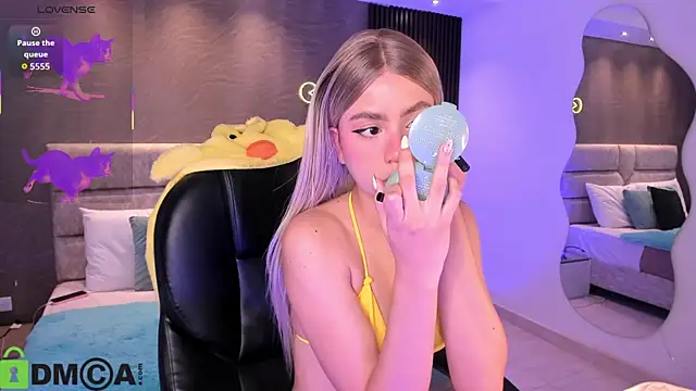 Arinextdoor online show from 10-27-25, 09:38