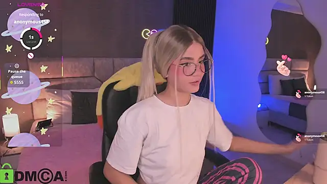 Arinextdoor online show from 11-22-25, 03:38