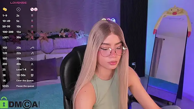 Arinextdoor online show from 12-19-25, 09:17