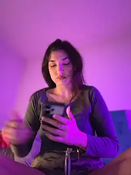 ScarletBloom  online show from 11-01-25, 05:07