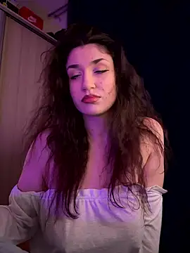 ScarletBloom  online show from 01-11-26, 05:20