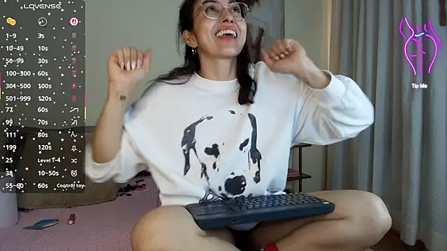 siren indira  online show from 12-17-25, 07:52