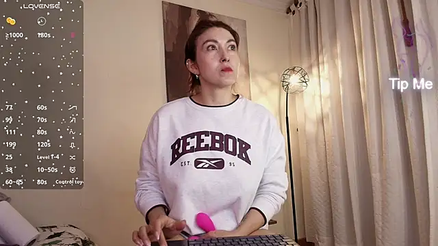 siren indira  online show from 04-10-26, 05:42