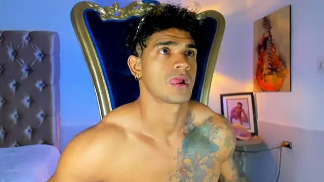 Snapshot of antonio__444 chatting on 05-06-26, 01:42 antonio 444 online show from 05-06-26, 01:42