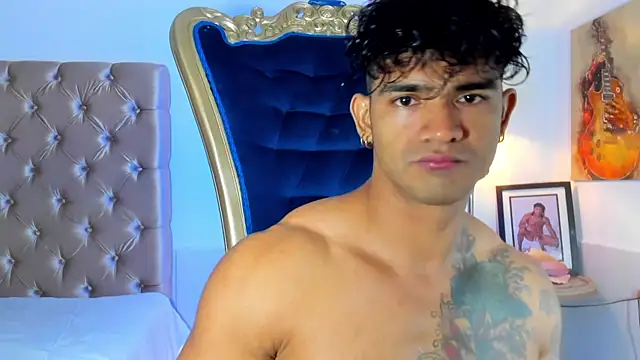 Snapshot of antonio__444 chatting on 06-19-26, 01:00 antonio 444 online show from 06-19-26, 01:00