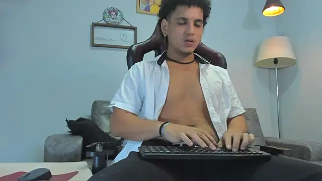 Xfire boy69 online show from 12-04-25, 01:43