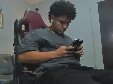 Snapshot of Xfire_boy69 chatting on 02-04-26, 01:44 Xfire boy69 online show from 02-04-26, 01:44