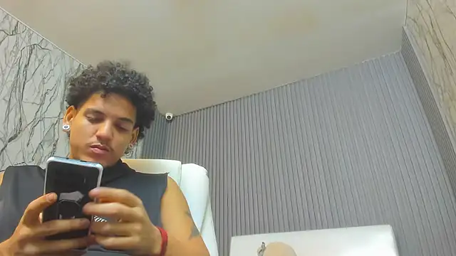 Snapshot of Xfire_boy69 chatting on 02-04-26, 02:45 Xfire boy69 online show from 02-04-26, 02:45