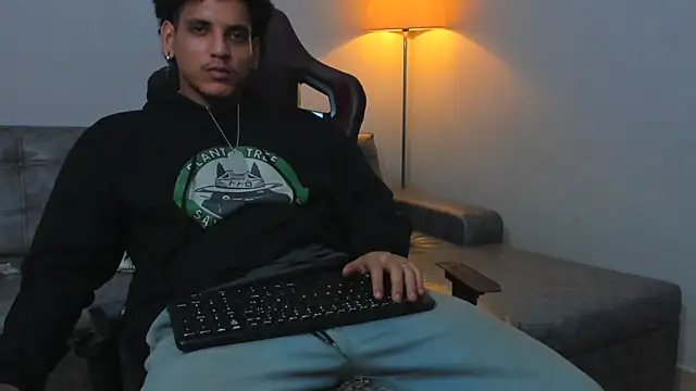 Xfire boy69 online show from 12-16-25, 02:16