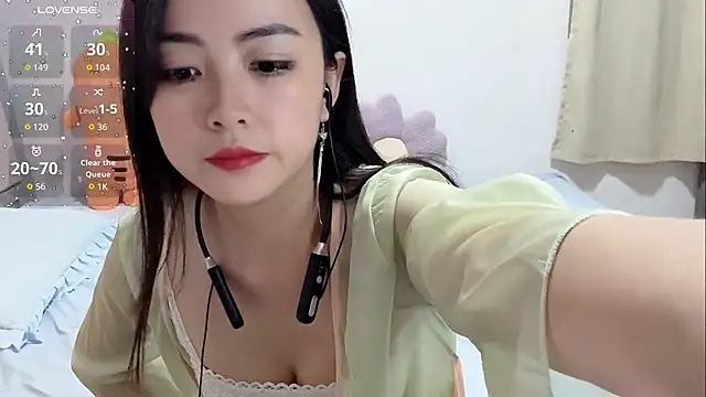 Yingbao-Baby online show from 10-18-25, 08:16