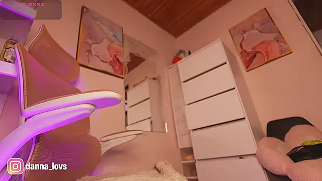 Dannaa Lovs online show from 10-22-25, 05:23