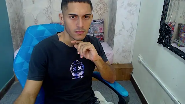 Snapshot of Derek_Storm_ chatting on 10-27-25, 11:22 Derek Storm online show from 10-27-25, 11:22