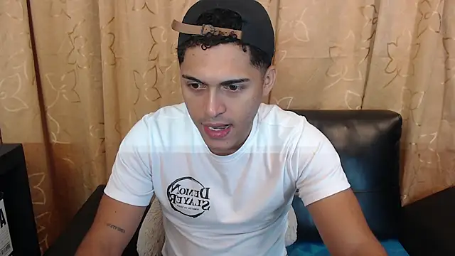 Snapshot of Derek_Storm_ chatting on 04-06-26, 10:49 Derek Storm online show from 04-06-26, 10:49