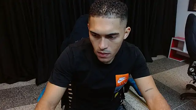 Snapshot of Derek_Storm_ chatting on 11-27-25, 11:54 Derek Storm online show from 11-27-25, 11:54