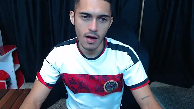 Snapshot of Derek_Storm_ chatting on 11-21-25, 10:58 Derek Storm online show from 11-21-25, 10:58