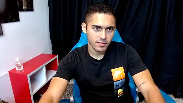 Snapshot of Derek_Storm_ chatting on 12-21-25, 01:02 Derek Storm online show from 12-21-25, 01:02