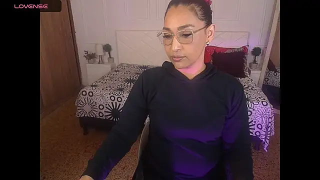 Snapshot of IvyShine7 chatting on 04-19-26, 07:27 IvyShine7 online show from 04-19-26, 07:27