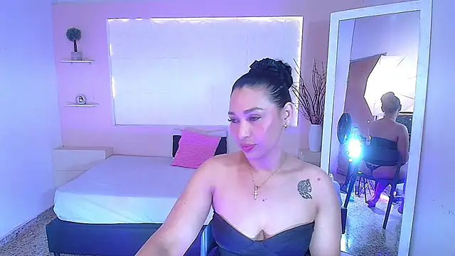 IvyShine7 online show from 09-25-25, 03:34