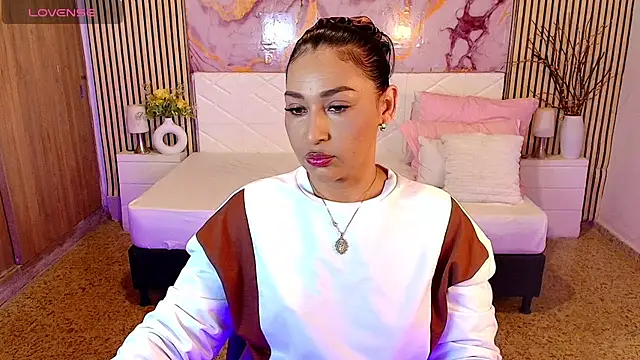 Snapshot of IvyShine7 chatting on 07-13-26, 06:40 IvyShine7 online show from 07-13-26, 06:40