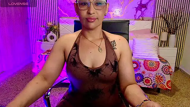 Snapshot of IvyShine7 chatting on 07-23-26, 07:21 IvyShine7 online show from 07-23-26, 07:21