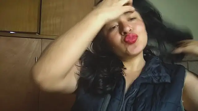 Snapshot of EmilyNoir1 chatting on 09-11-25, 12:10 EmilyNoir1 online show from 09-11-25, 12:10