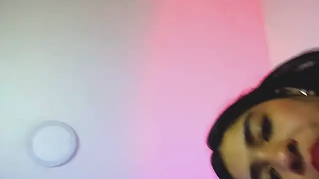 Snapshot of EmilyNoir1 chatting on 10-10-25, 04:52 EmilyNoir1 online show from 10-10-25, 04:52
