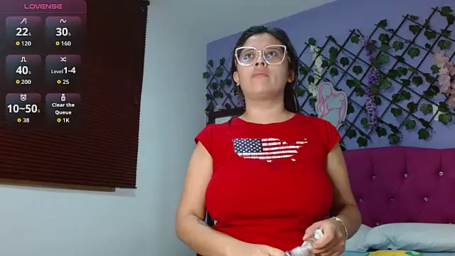 Snapshot of Sophie-Hot- chatting on 04-07-26, 10:17 Sophie-Hot- online show from 04-07-26, 10:17