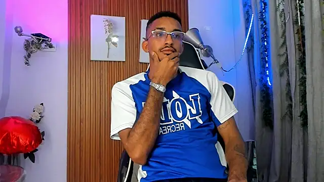 Snapshot of Darwin_mayo chatting on 09-25-25, 05:19 Darwin mayo online show from 09-25-25, 05:19
