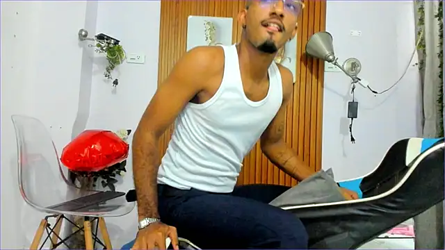 Snapshot of Darwin_mayo chatting on 09-17-25, 05:26 Darwin mayo online show from 09-17-25, 05:26