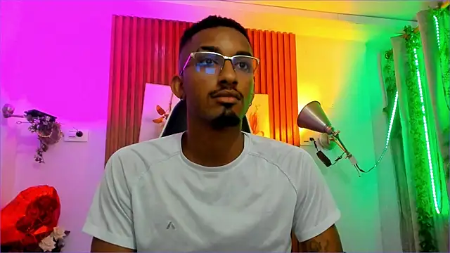 Snapshot of Darwin_mayo chatting on 09-16-25, 05:14 Darwin mayo online show from 09-16-25, 05:14