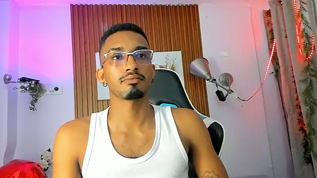 Snapshot of Darwin_mayo chatting on 09-18-25, 05:38 Darwin mayo online show from 09-18-25, 05:38