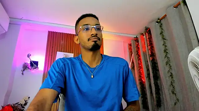 Snapshot of Darwin_mayo chatting on 10-18-25, 05:15 Darwin mayo online show from 10-18-25, 05:15