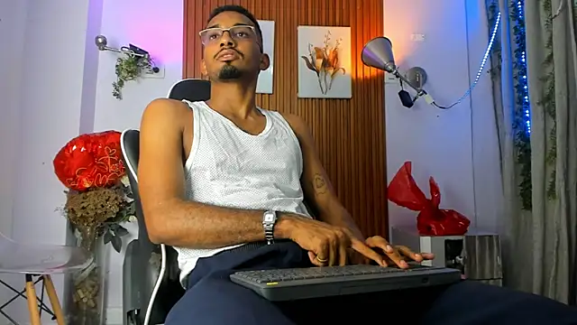 Snapshot of Darwin_mayo chatting on 09-26-25, 05:20 Darwin mayo online show from 09-26-25, 05:20