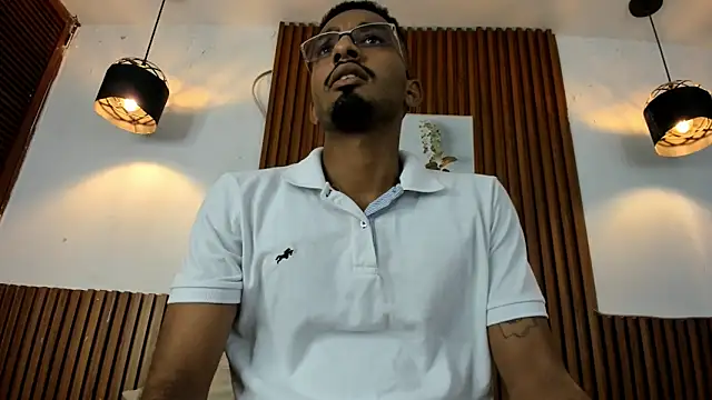Snapshot of Darwin_mayo chatting on 10-17-25, 05:15 Darwin mayo online show from 10-17-25, 05:15