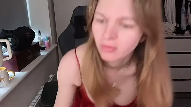 Snapshot of Lilly-Luscious chatting on 02-28-26, 08:25 Lilly-Luscious online show from 02-28-26, 08:25